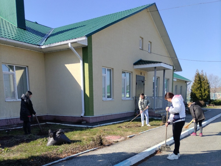 В нашем Детском саду «РУЧЕЁК» прошёл субботник.