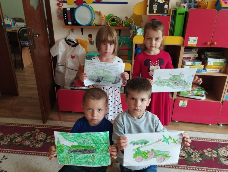 Прохоровская битва в рисунках детей.