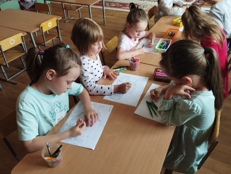 Прохоровская битва в рисунках детей.